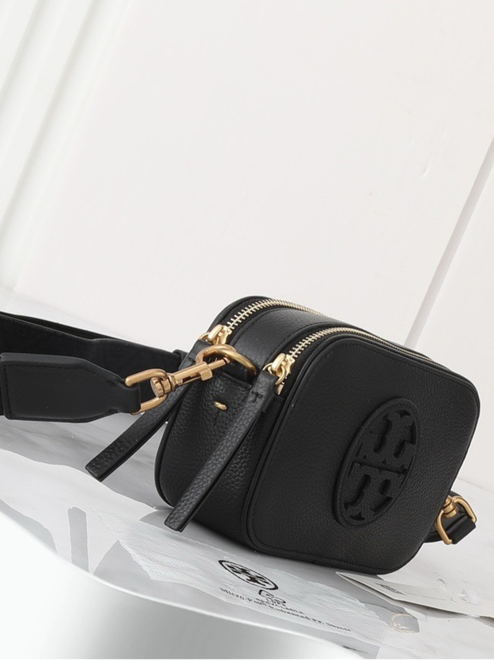 Tory Burch Black Pebbled Leather Crossbody with Logo Medallion - Picture 2 of 6